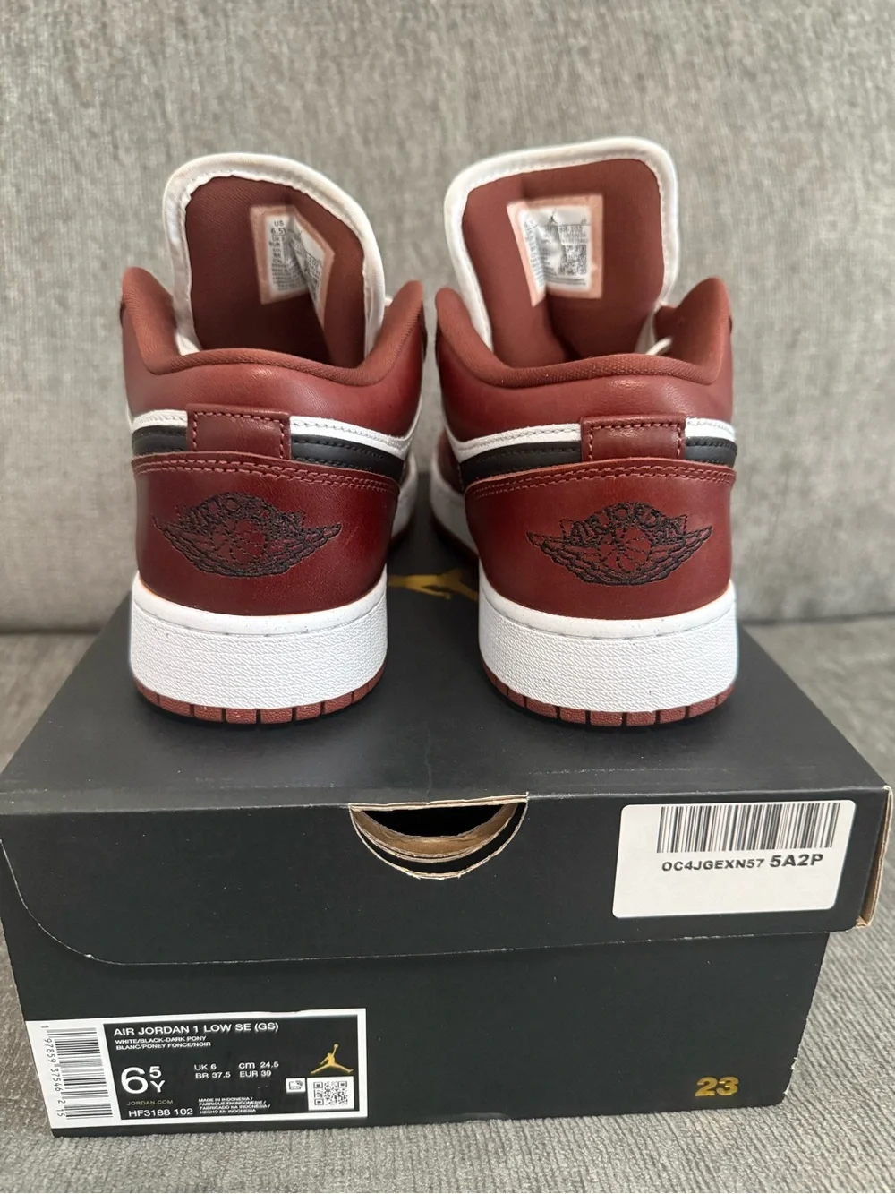 Nike Air Jordan 1 Low GS - Picture 3 of 4